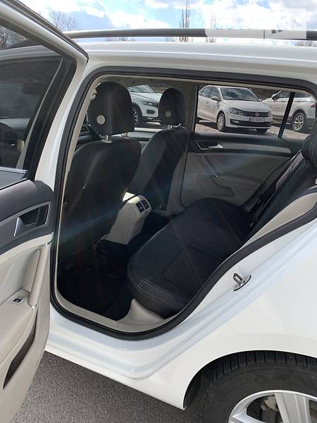 Універсал Volkswagen Golf 2015 в Дніпрі