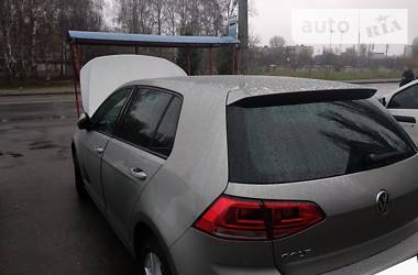 Хетчбек Volkswagen Golf 2013 в 