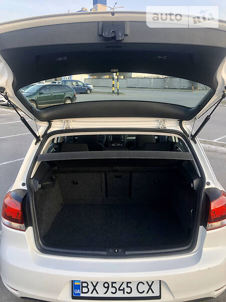 Хетчбек Volkswagen Golf 2012 в Києві