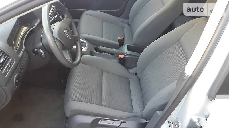 Хетчбек Volkswagen Golf 2004 в Києві