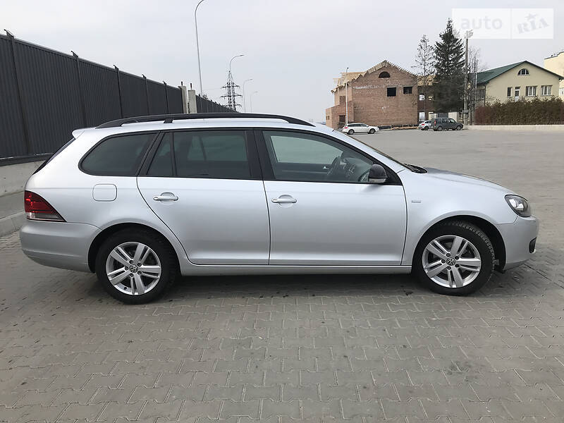 Універсал Volkswagen Golf 2012 в Луцьку