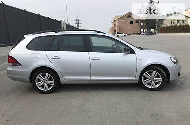Універсал Volkswagen Golf 2012 в 