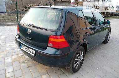 Хетчбек Volkswagen Golf 2002 в 