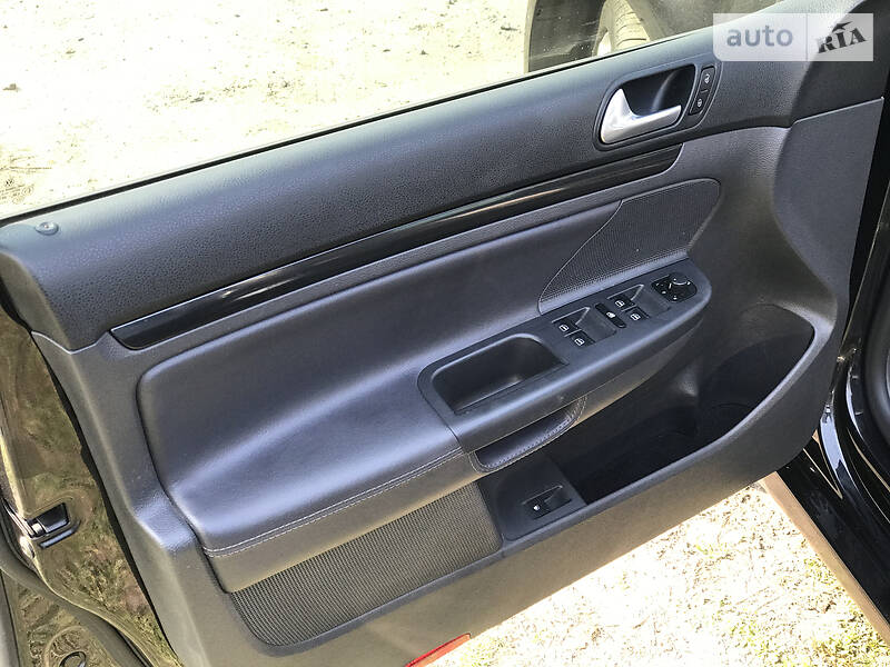 Хетчбек Volkswagen Golf 2007 в Корсунь-Шевченківському