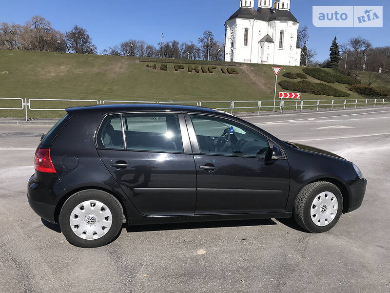 Хетчбек Volkswagen Golf 2004 в 