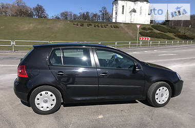 Хетчбек Volkswagen Golf 2004 в 