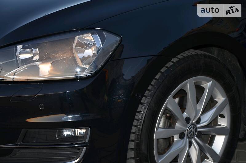 Універсал Volkswagen Golf 2016 в Чернівцях