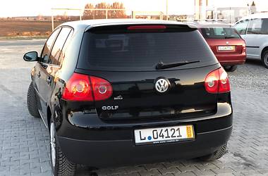 Хетчбек Volkswagen Golf 2005 в 