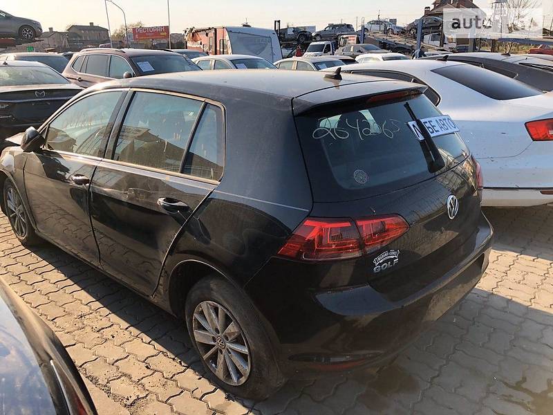 Хетчбек Volkswagen Golf 2017 в Львові