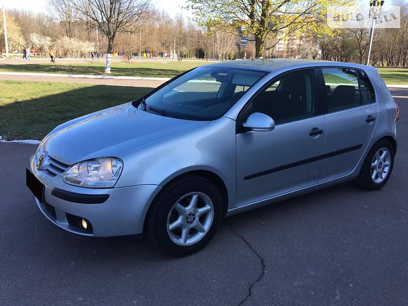 Хетчбек Volkswagen Golf 2004 в Рівному