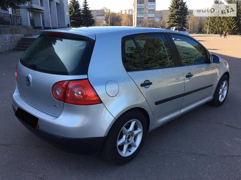 Хетчбек Volkswagen Golf 2004 в Рівному