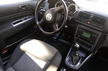 Хетчбек Volkswagen Golf 2003 в 