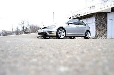 Хетчбек Volkswagen Golf 2013 в 