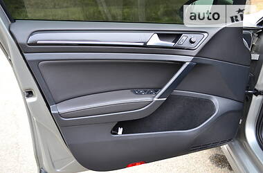 Хетчбек Volkswagen Golf 2013 в 