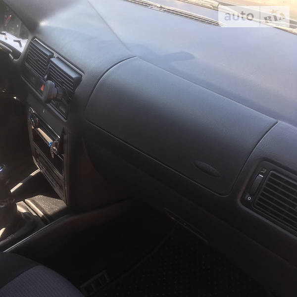 Хетчбек Volkswagen Golf 2000 в Рівному