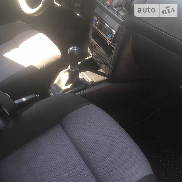 Хетчбек Volkswagen Golf 2000 в Рівному