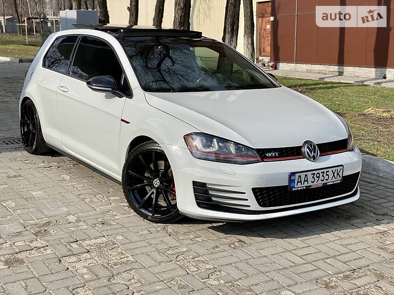 Хетчбек Volkswagen Golf 2014 в Дніпрі