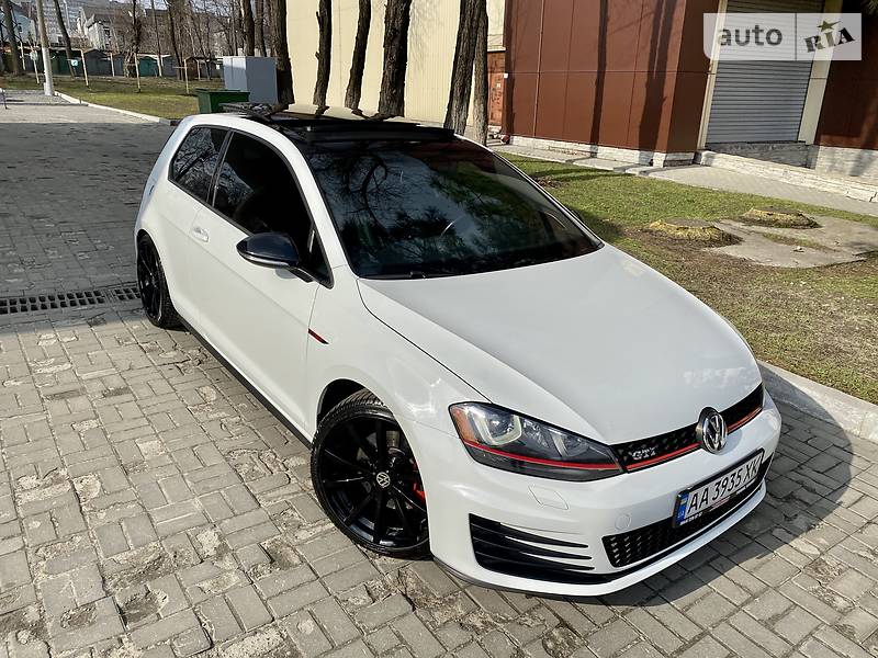 Хетчбек Volkswagen Golf 2014 в Дніпрі