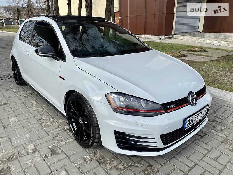 Хетчбек Volkswagen Golf 2014 в Дніпрі