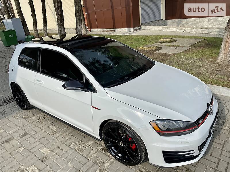 Хетчбек Volkswagen Golf 2014 в Дніпрі