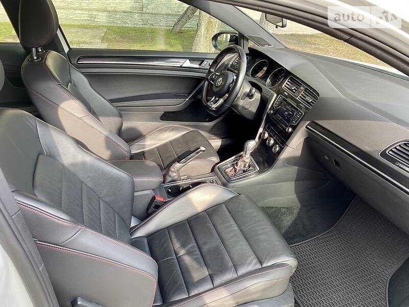 Хетчбек Volkswagen Golf 2014 в Дніпрі