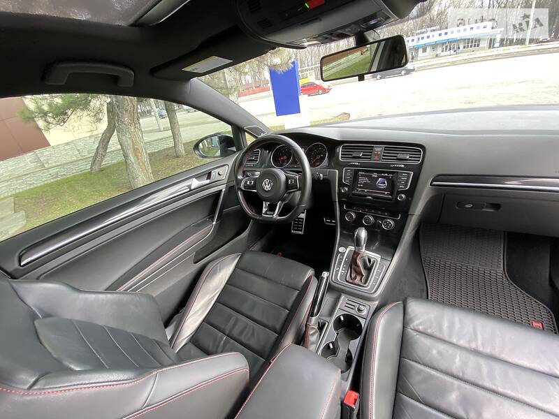 Хетчбек Volkswagen Golf 2014 в Дніпрі