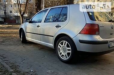 Хетчбек Volkswagen Golf 2000 в 