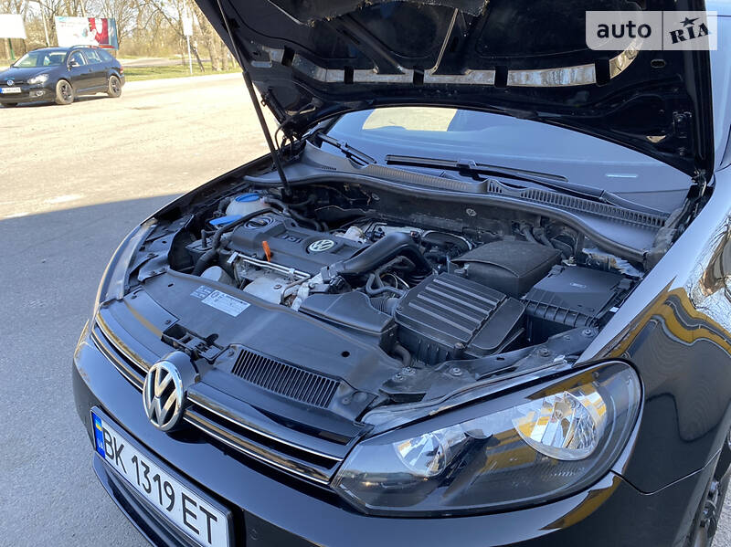 Хетчбек Volkswagen Golf 2009 в Рівному