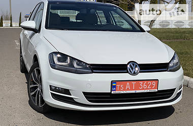 Хэтчбек Volkswagen Golf 2015 в Ровно