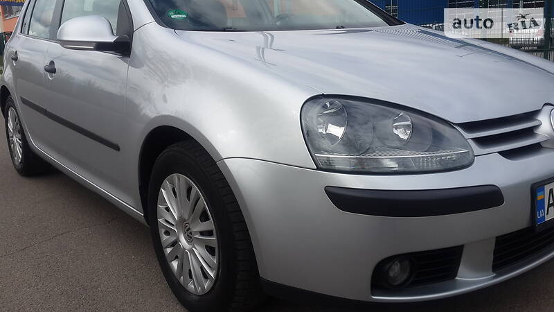 Хетчбек Volkswagen Golf 2004 в Києві
