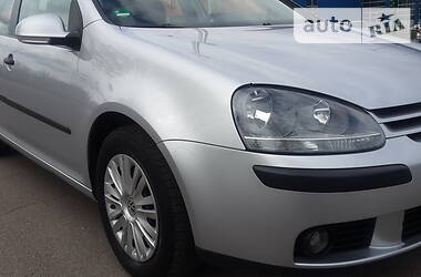 Хетчбек Volkswagen Golf 2004 в 