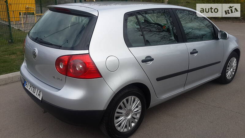 Хетчбек Volkswagen Golf 2004 в Києві