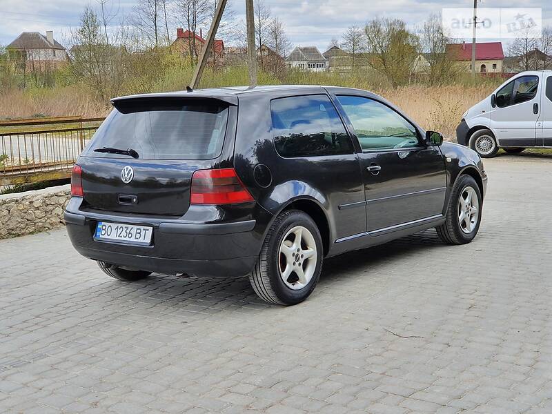 Хетчбек Volkswagen Golf 1999 в Шумську