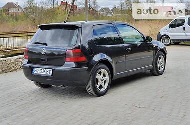 Хетчбек Volkswagen Golf 1999 в 