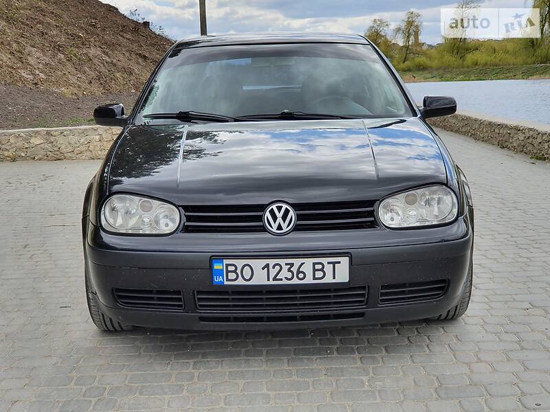 Хетчбек Volkswagen Golf 1999 в Шумську