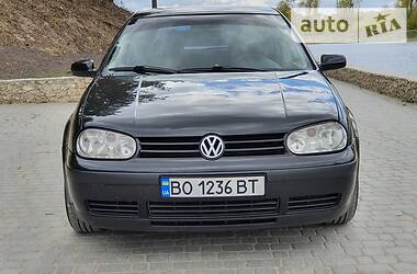 Хетчбек Volkswagen Golf 1999 в 