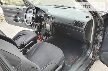 Хетчбек Volkswagen Golf 1999 в 