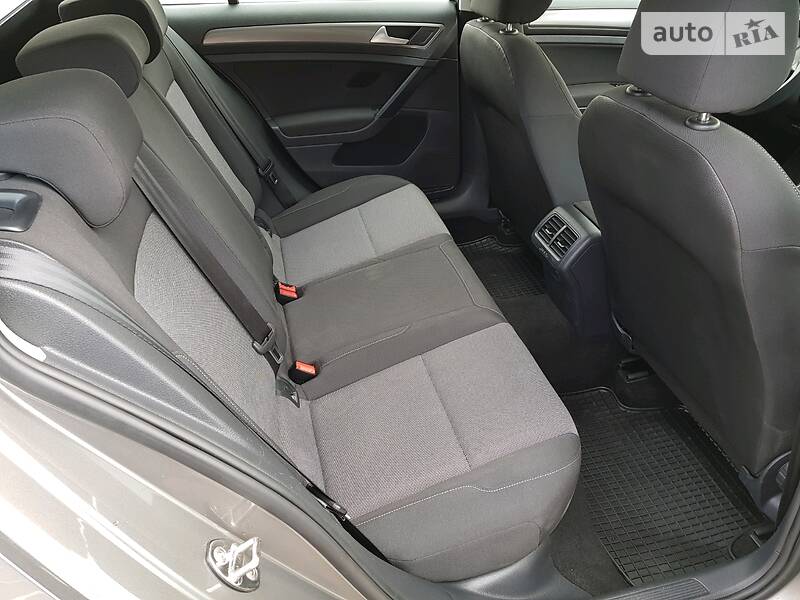 Універсал Volkswagen Golf 2014 в Луцьку