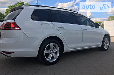 Универсал Volkswagen Golf 2015 в Ровно