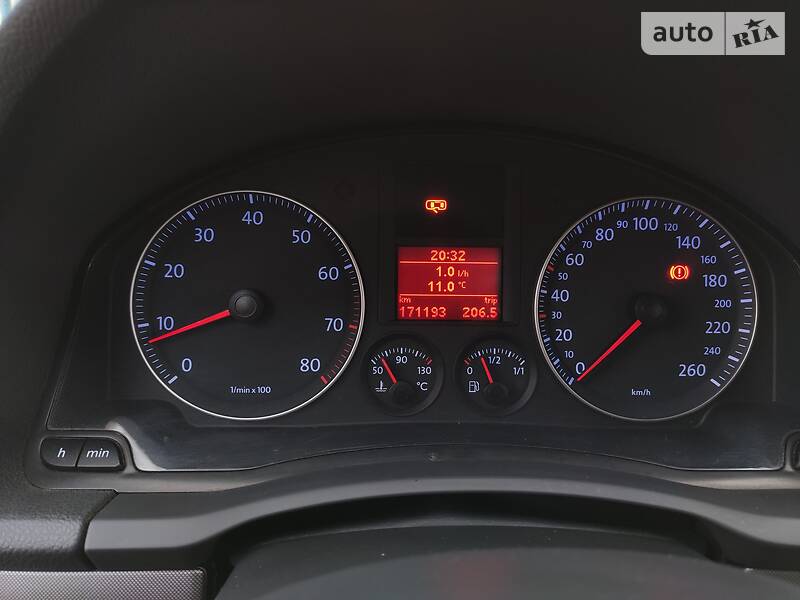 Хетчбек Volkswagen Golf 2004 в Чернівцях