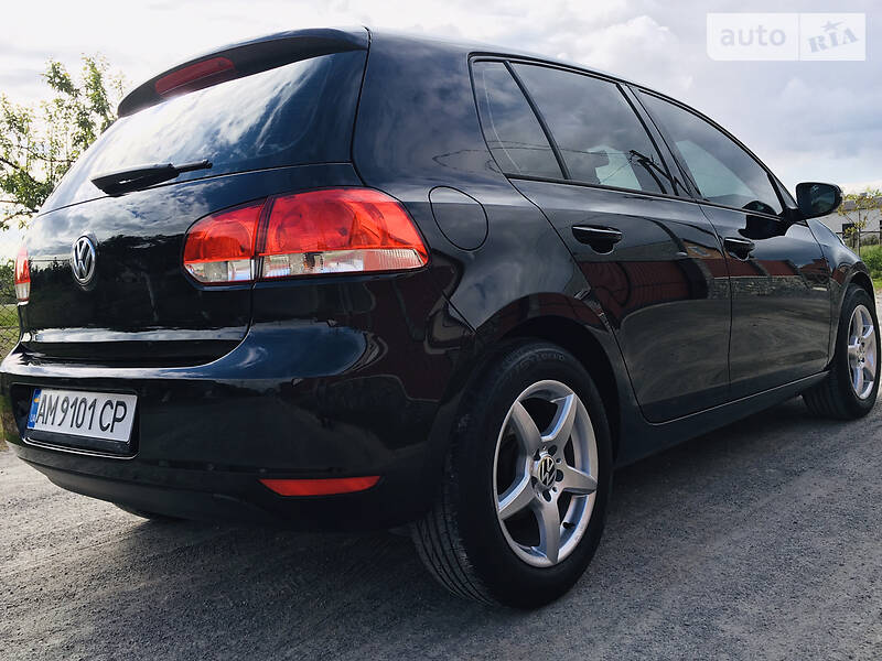 Хетчбек Volkswagen Golf 2009 в Звягелі