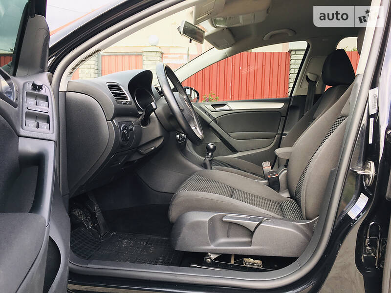 Хетчбек Volkswagen Golf 2009 в Звягелі