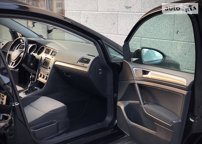 Універсал Volkswagen Golf 2014 в Хусті