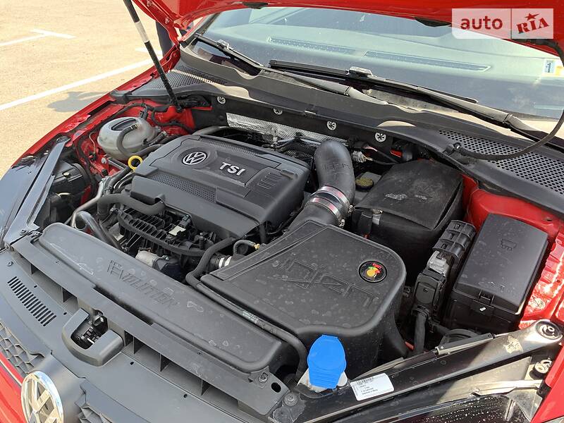 Хетчбек Volkswagen Golf 2014 в Києві