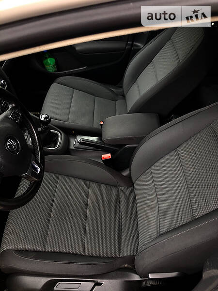 Хетчбек Volkswagen Golf 2010 в Івано-Франківську