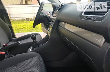 Універсал Volkswagen Golf 2010 в 