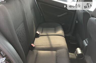 Хетчбек Volkswagen Golf 2002 в 