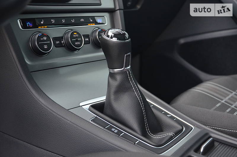 Універсал Volkswagen Golf 2015 в Луцьку