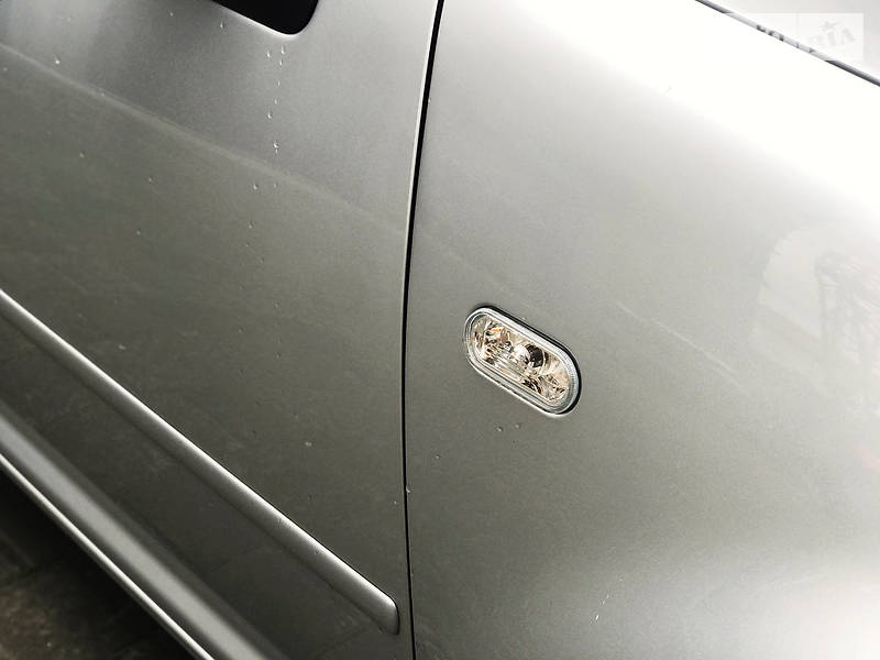 Хетчбек Volkswagen Golf 2003 в Стрию