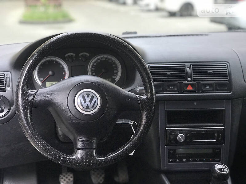 Хетчбек Volkswagen Golf 2003 в Стрию